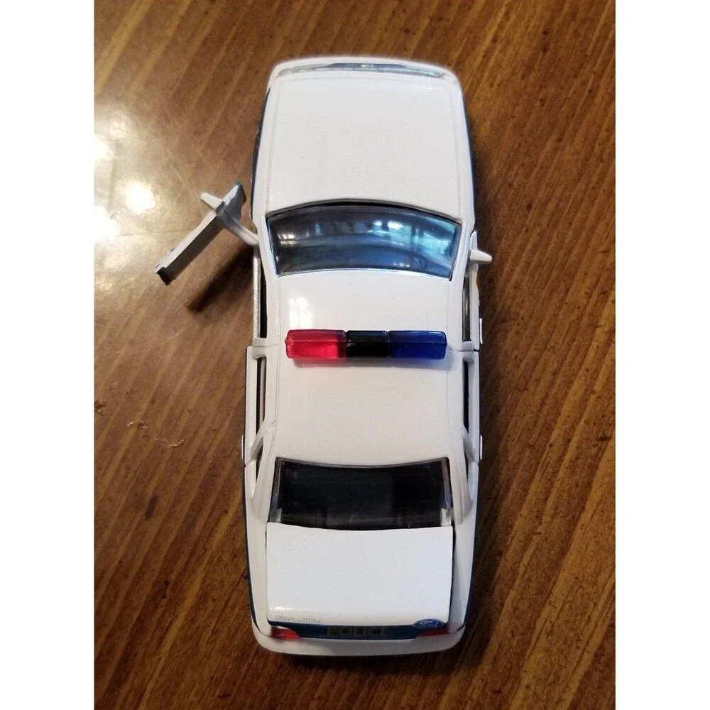 Washington D.C Metropolitan Police Road Champs die cast police car 1:43 scale